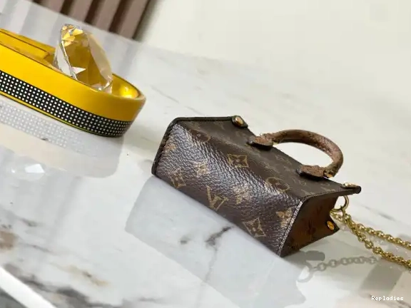 Rep ladies ONTHEGO VUITTON LOUIS MICRO-8.5*3.5*10.5CM 0501